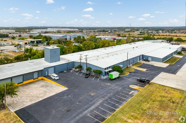 Plus de détails pour 1942 S Interstate 35, San Marcos, TX - Industriel à vendre