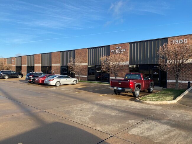 Plus de détails pour 8201 E 34th St, Wichita, KS - Local d'activités à louer