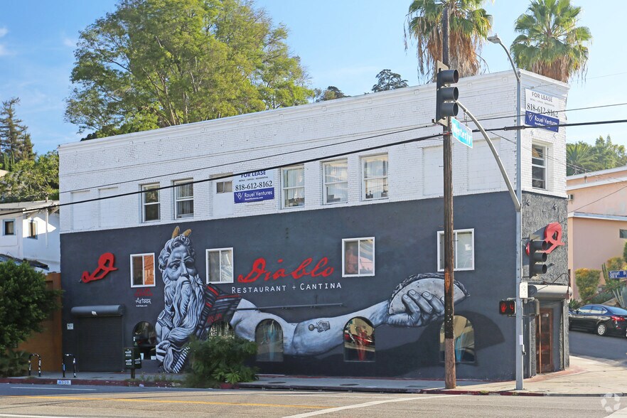 3129 W Sunset Blvd, Los Angeles, CA à louer - Photo du bâtiment - Image 3 de 35