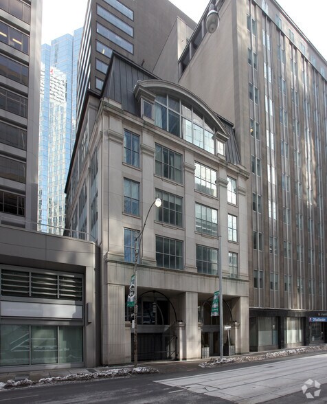 145 Adelaide St W, Toronto, ON à louer - Photo du bâtiment - Image 2 de 9