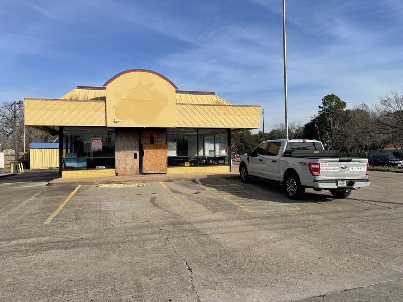 2401 Shaver St, Pasadena, TX for sale - Building Photo - Image 1 of 32