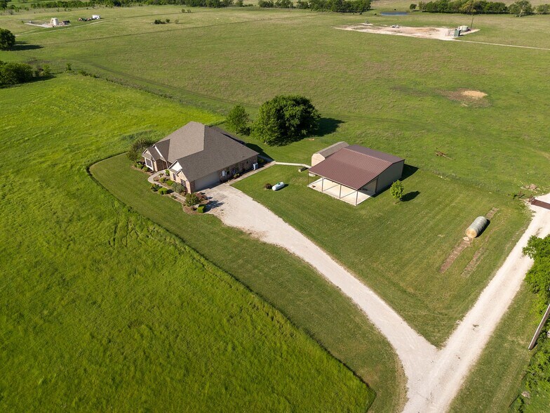 16205 S County Line Rd, Justin, TX à vendre - Photo du bâtiment - Image 2 de 6