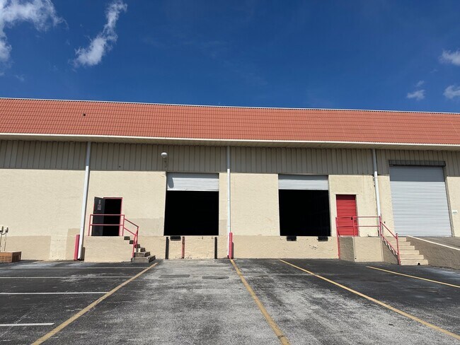 Plus de détails pour 4440 Metric Dr, Winter Park, FL - Industriel à louer