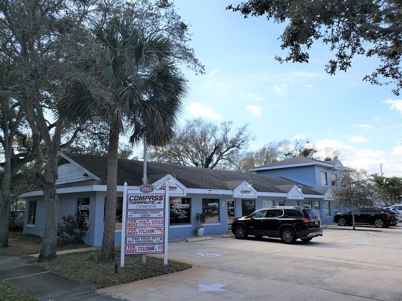 1965 42 Ave, Vero Beach, FL à louer - Photo du bâtiment - Image 2 de 6