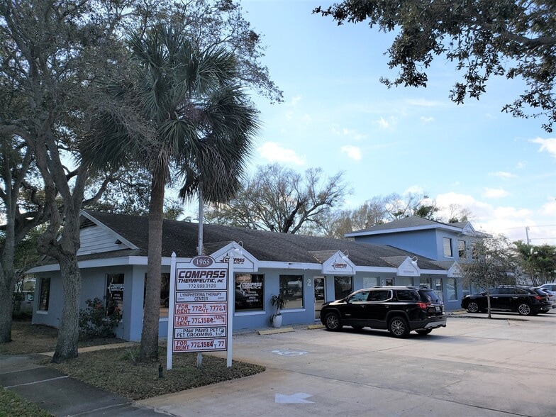 1965 42 Ave, Vero Beach, FL à louer - Photo du bâtiment - Image 2 de 7