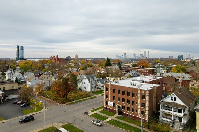 Plus de détails pour 704 8th St, Niagara Falls, NY - Multi-résidentiel à vendre