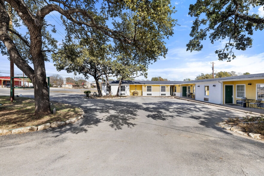 1206 Main St, Blanco, TX for sale - Building Photo - Image 3 of 12