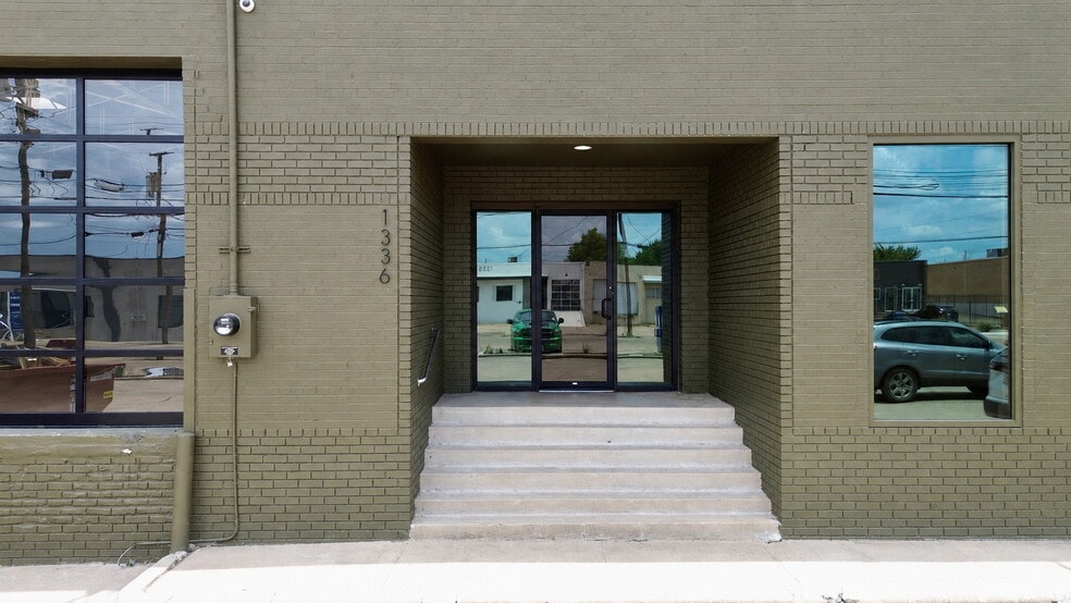 1336 Crampton St, Dallas, TX à louer - Photo du bâtiment - Image 2 de 12