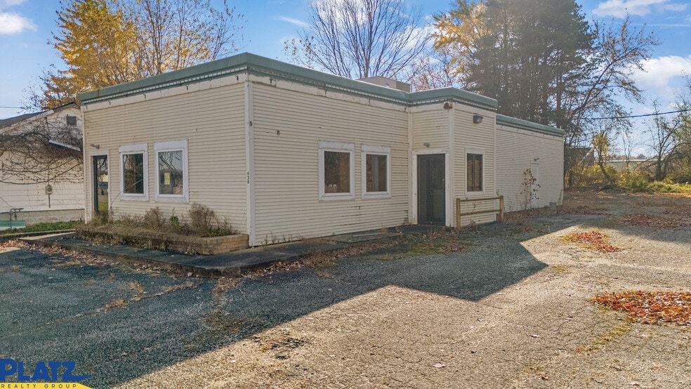 438 E Main St, Andover, OH à louer - Photo du bâtiment - Image 2 de 14