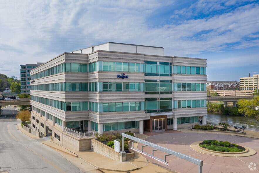 200 Barr Harbor Dr, Conshohocken, PA à louer - Photo du bâtiment - Image 2 de 15