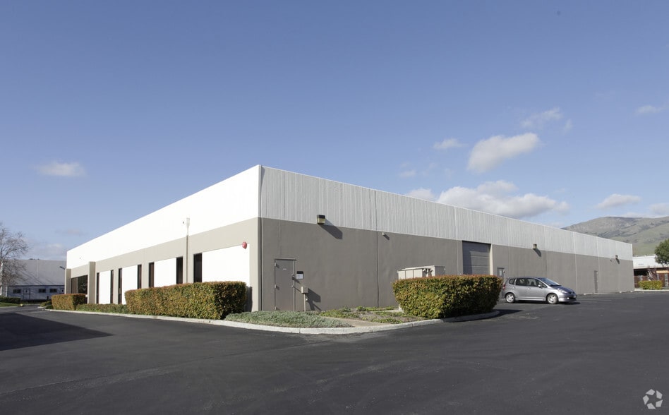 850-860 Auburn Ct, Fremont, CA for lease - Building Photo - Image 1 of 2