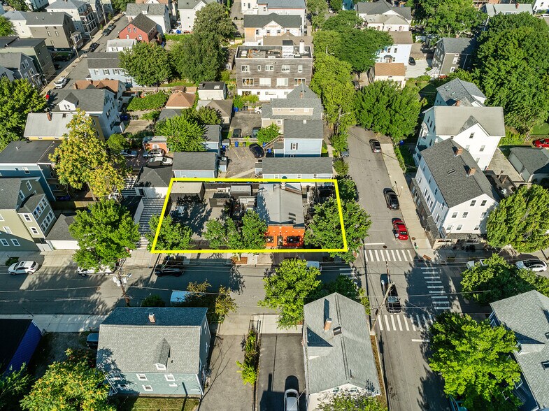 146 Ives St, Providence, RI à vendre - Photo du bâtiment - Image 3 de 3