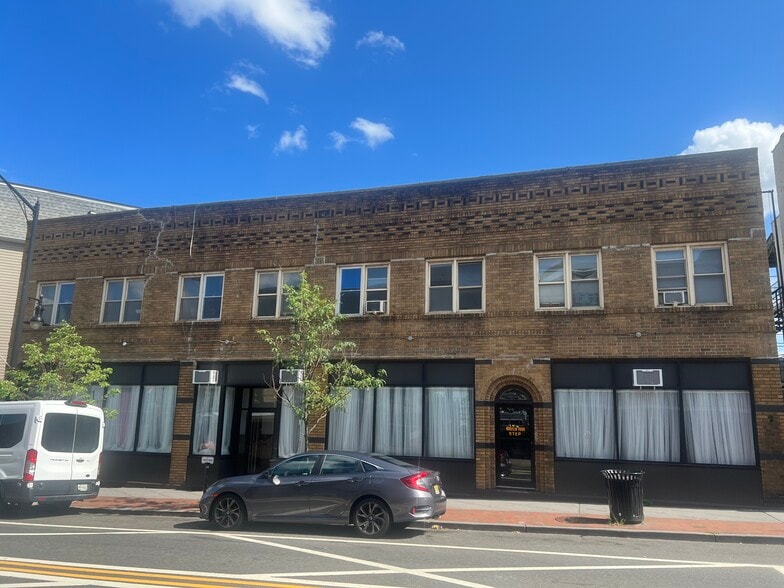 1160 E Grand St, Elizabeth, NJ à vendre - Photo du bâtiment - Image 2 de 5