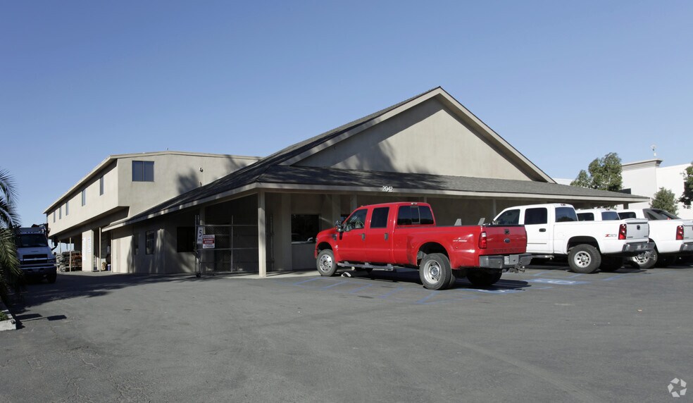 2042 S Grove Ave, Ontario, CA for lease - Building Photo - Image 2 of 7