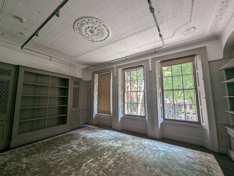 9 Queen Sq, Bristol for lease - Interior Photo - Image 3 of 7