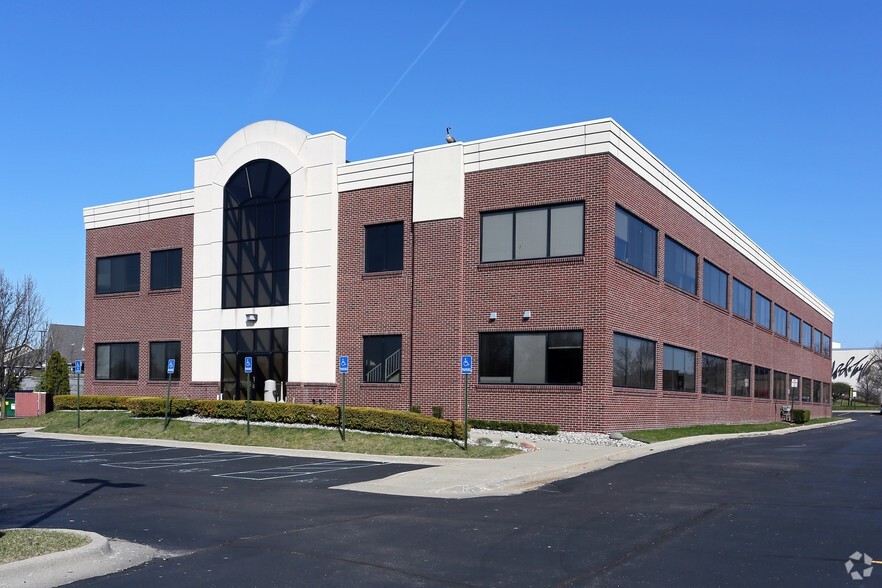 14460 Lakeside Cir, Sterling Heights, MI for lease - Building Photo - Image 1 of 1