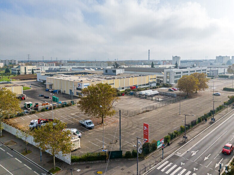 41-47 Boulevard Marcel Sembat, Vénissieux à louer - Photo du bâtiment - Image 3 de 20