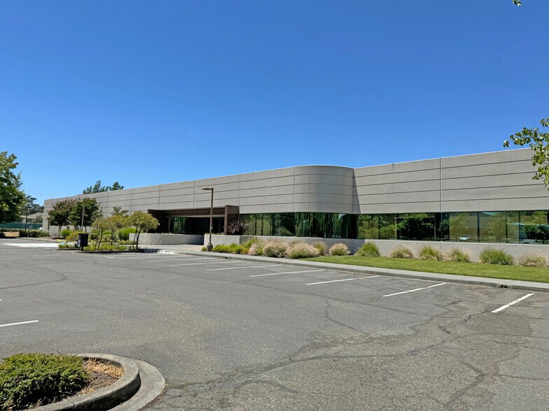 424 Aviation Blvd, Santa Rosa, CA for lease - Building Photo - Image 2 of 4