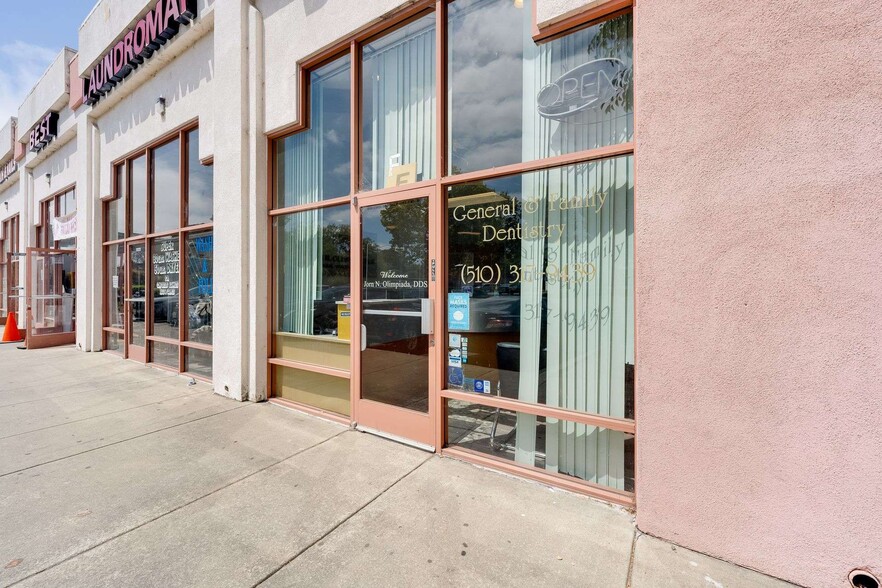 15401 Hesperian Blvd, San Leandro, CA à louer - Photo du bâtiment - Image 2 de 35