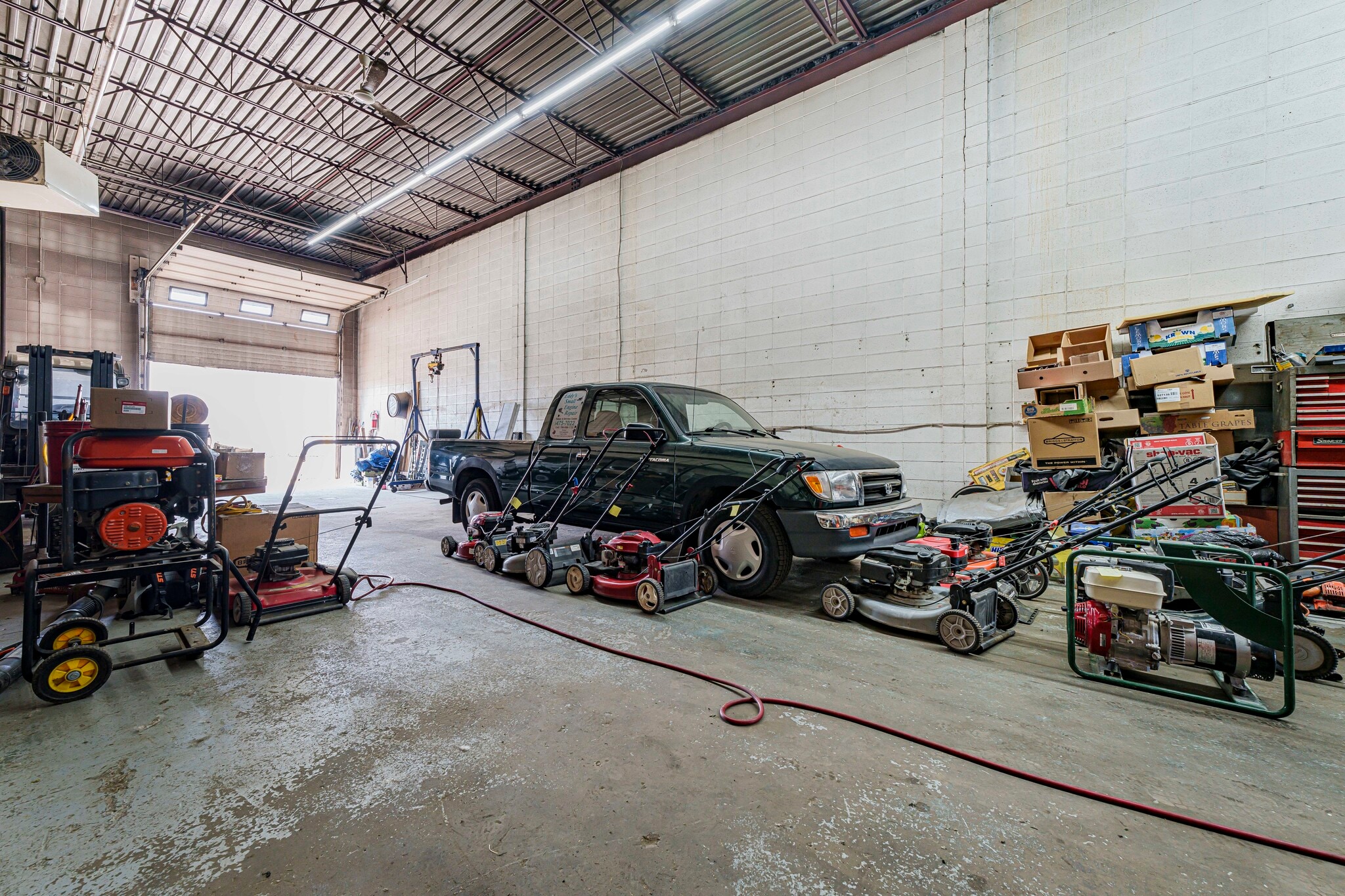 14330-14340 140 St NW, Edmonton, AB for lease Interior Photo- Image 1 of 2