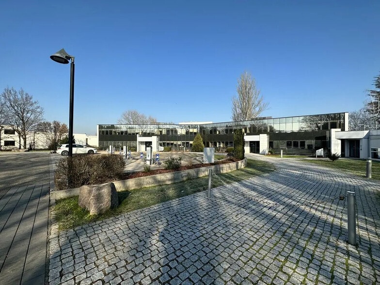 Office in Eckbolsheim for lease - Building Photo - Image 1 of 6
