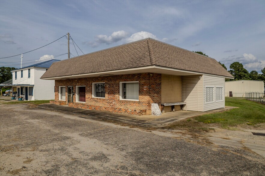 710 N Walnut St, Fairmont, NC à vendre - Photo du bâtiment - Image 2 de 16