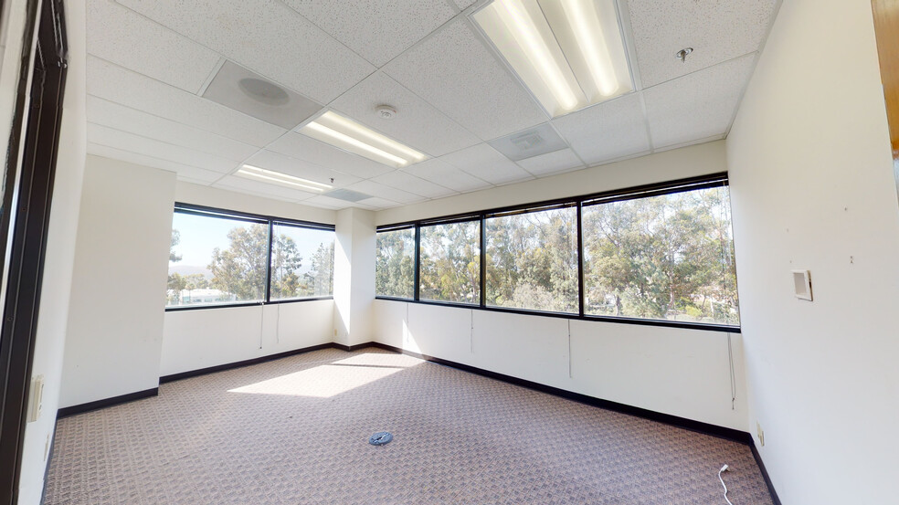 15373 Innovation Dr, San Diego, CA for lease - Interior Photo - Image 3 of 5