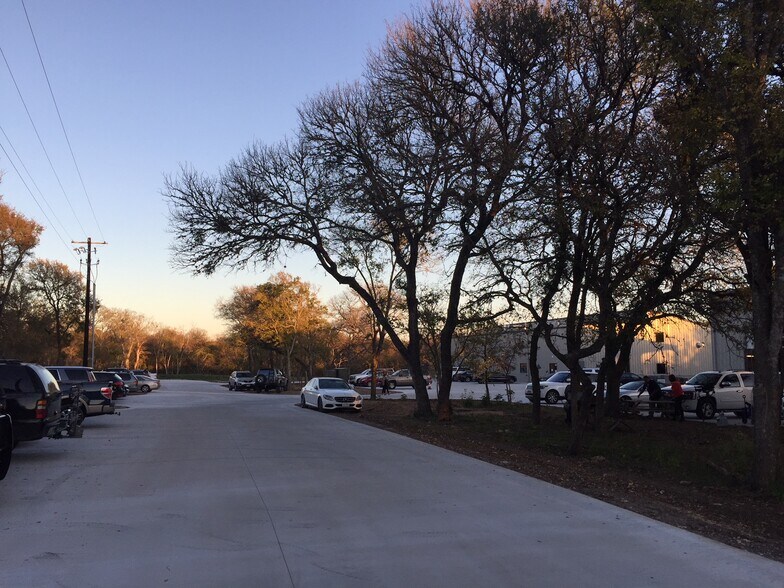 12701 Lowden Ln, Manchaca, TX à louer - Photo du bâtiment - Image 2 de 9