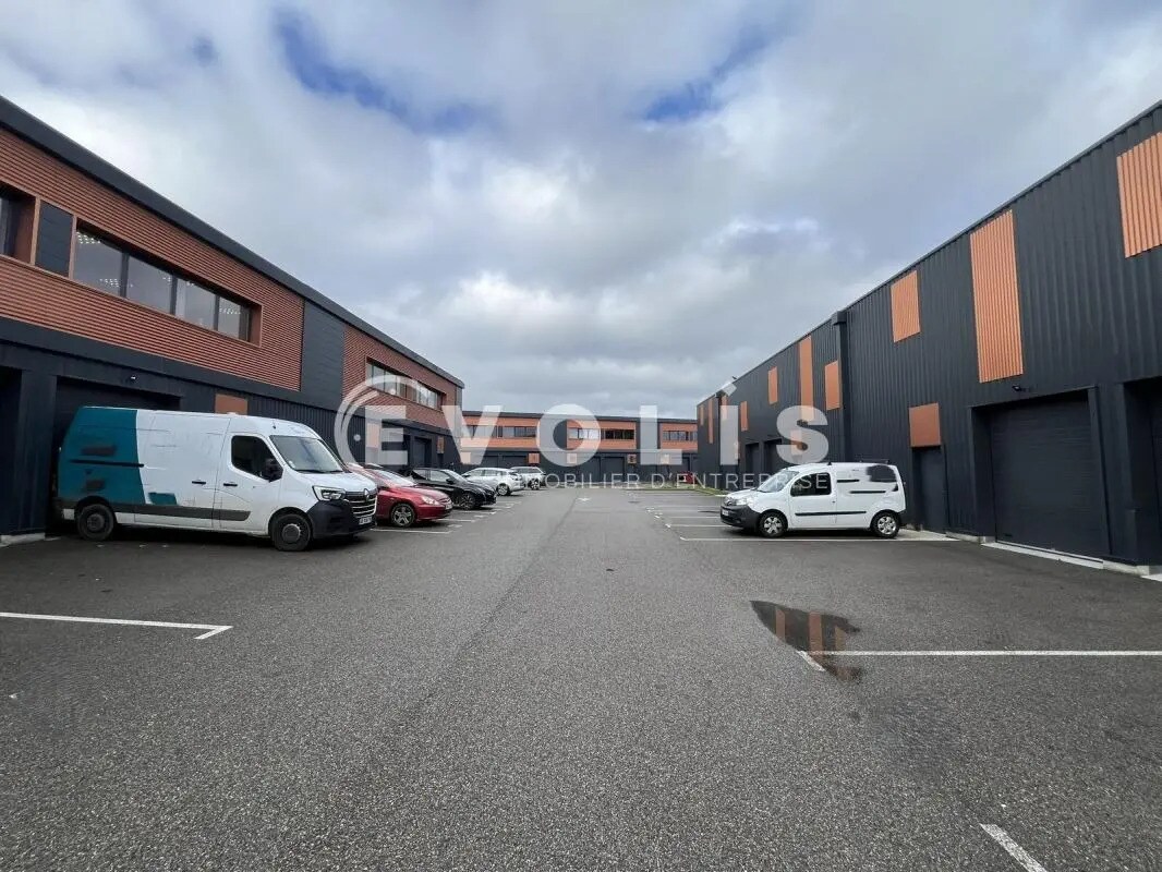 Flex in Vaulx-Milieu for sale Building Photo- Image 1 of 25