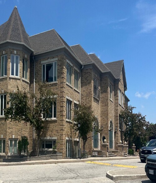 406-410 N Service Rd E, Oakville, ON à louer - Photo du bâtiment - Image 1 de 3