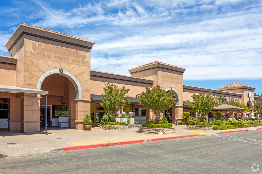 9433-9447 N Fort Washington Rd, Fresno, CA à vendre - Photo du bâtiment - Image 2 de 8