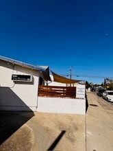 4204 Rolando Blvd, San Diego, CA à louer Photo du bâtiment- Image 2 de 19