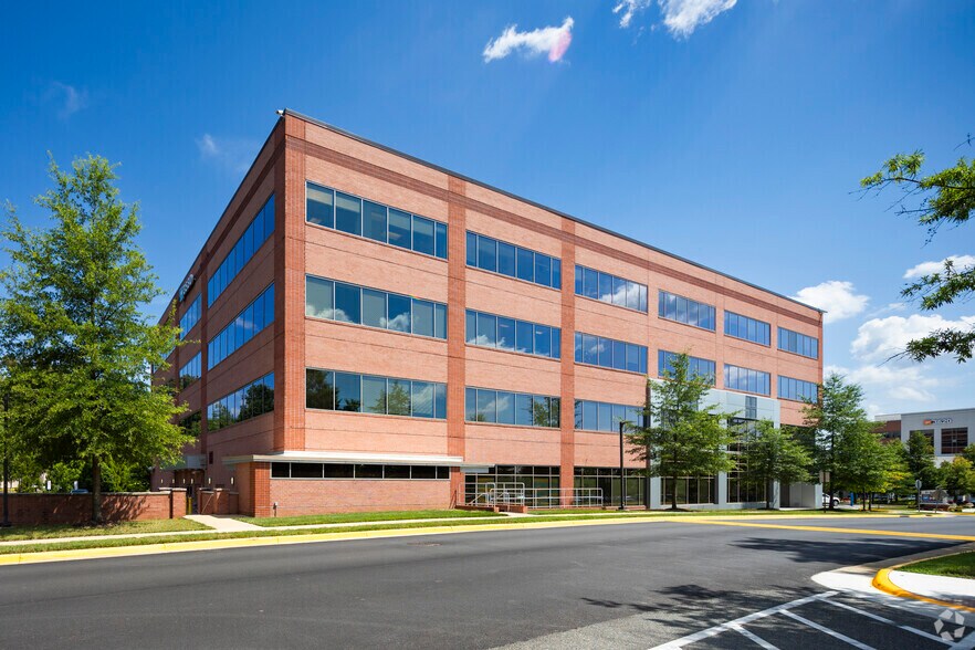 3580 Joseph Siewick Dr, Fairfax, VA à louer - Photo du bâtiment - Image 2 de 4
