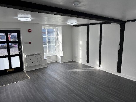 20 Aylesbury End, Beaconsfield for lease Interior Photo- Image 1 of 2