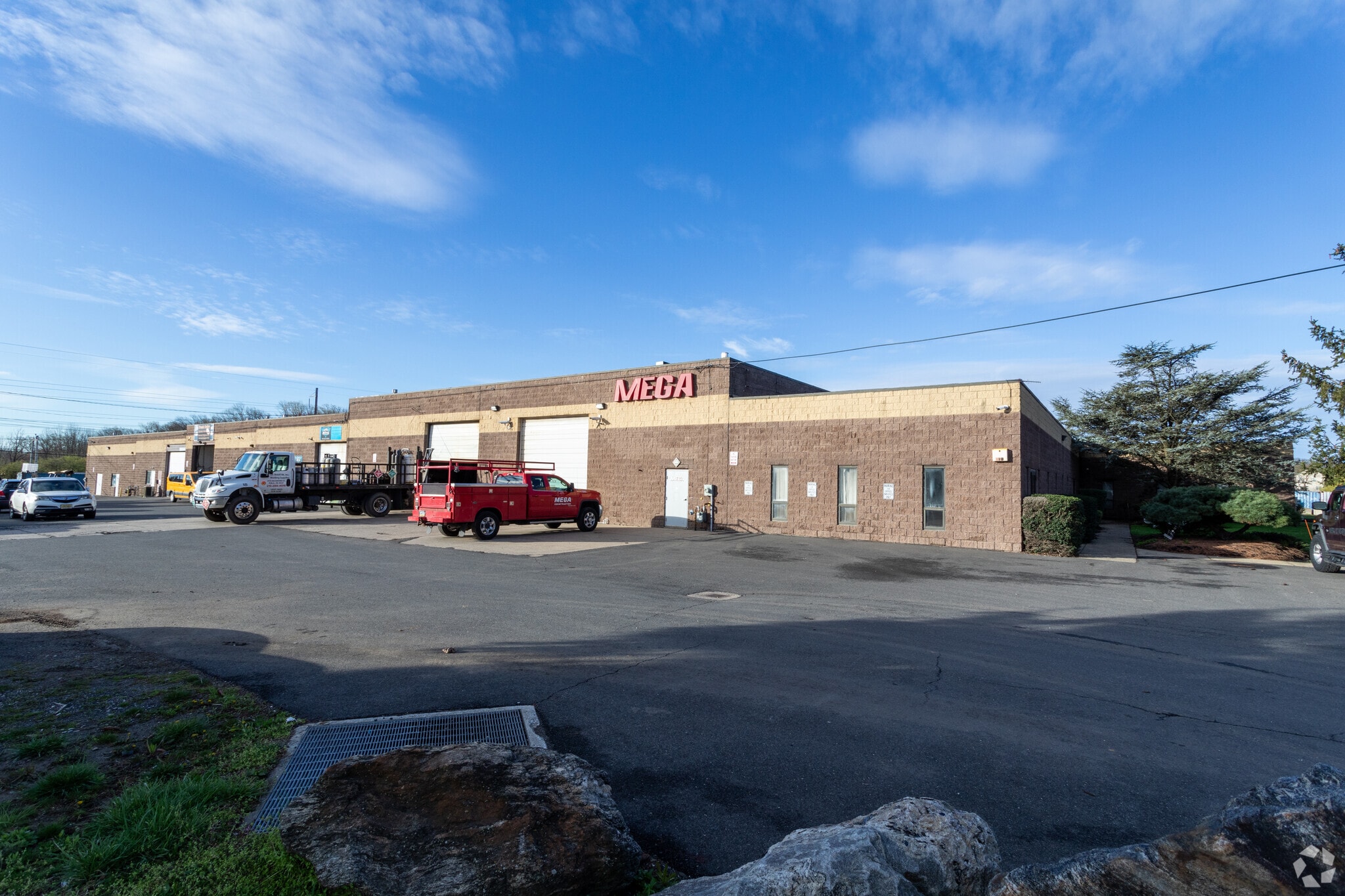 13451 Damar Dr, Philadelphia, PA for lease Primary Photo- Image 1 of 9