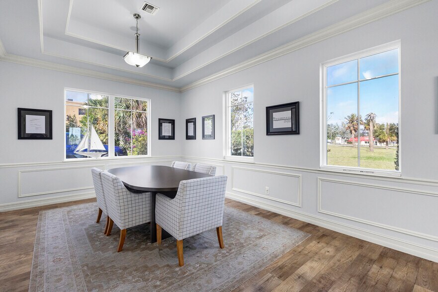 1001 N US Highway 1, Fort Pierce, FL à louer - Photo du bâtiment - Image 2 de 16