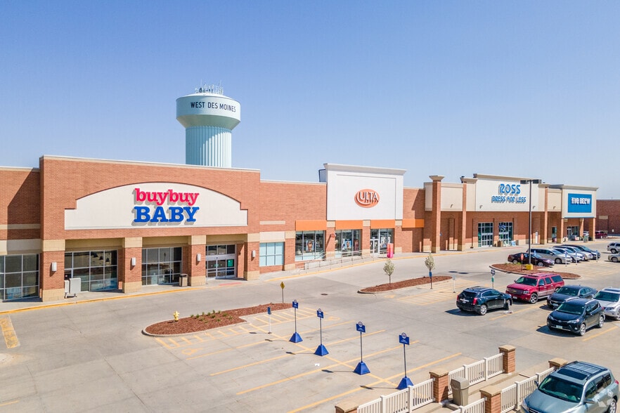 3700-4120 University Ave, West Des Moines, IA à louer - Photo du bâtiment - Image 2 de 7