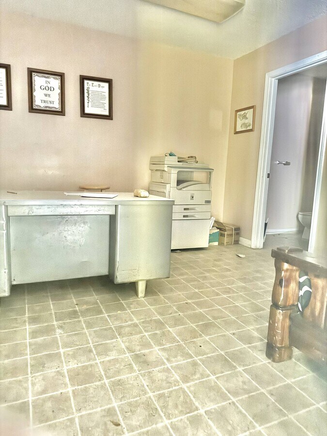 400 Carver St, Mount Vernon, GA 30445 - Unit 1 - - Interior Photo - Image 1 of 2