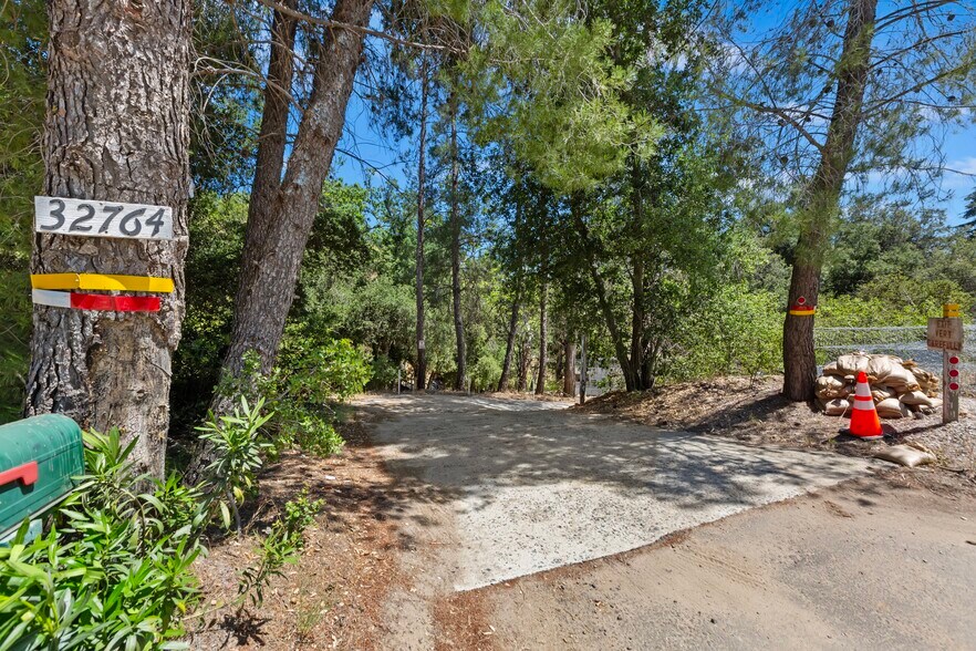 32764 Ortega Hwy, Lake Elsinore, CA à vendre - Photo du bâtiment - Image 2 de 5