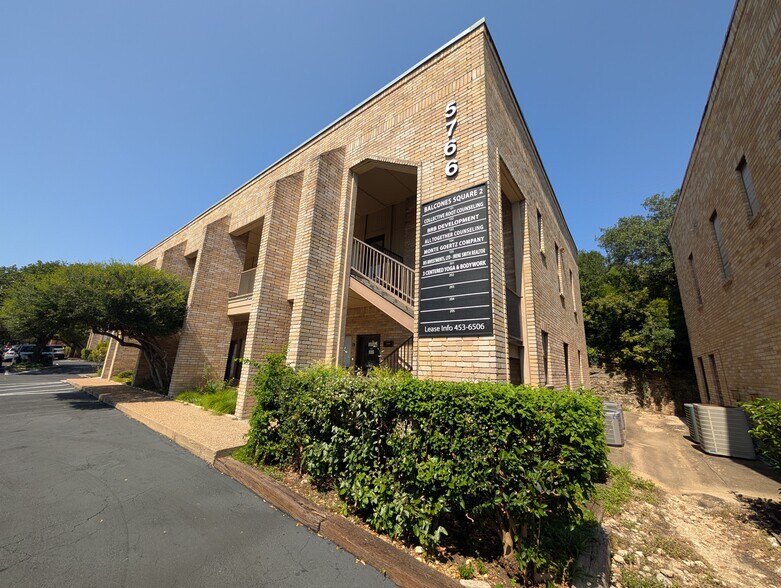 5758 Balcones Dr, Austin, TX à louer - Photo du bâtiment - Image 2 de 6
