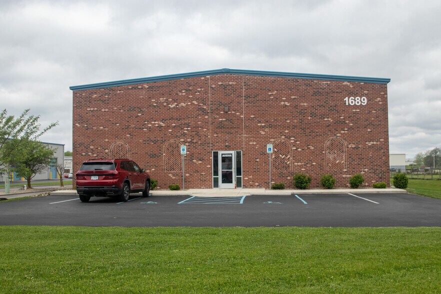 1689 N Michigan Rd, Shelbyville, IN à vendre - Photo du bâtiment - Image 1 de 4