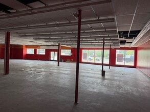 1100 N State St, Belvidere, IL for lease Interior Photo- Image 1 of 8