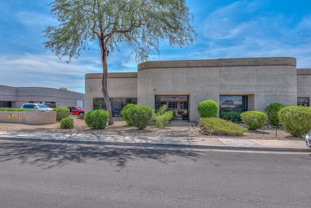 8281 E Gelding Dr, Scottsdale, AZ à louer Photo principale- Image 1 de 21