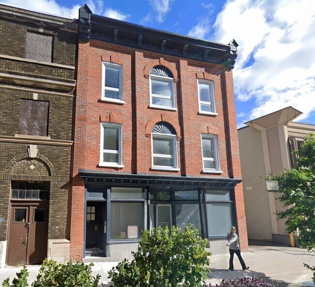 Plus de détails pour 363 Front St, Belleville, ON - Multi-résidentiel à vendre