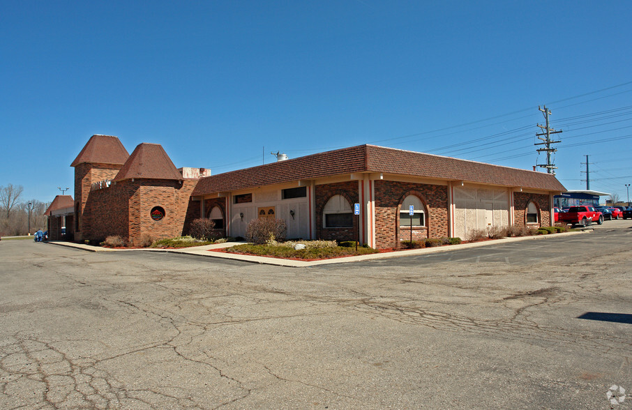 323-325 E Genesee St, Lapeer, MI à vendre - Photo principale - Image 1 de 1