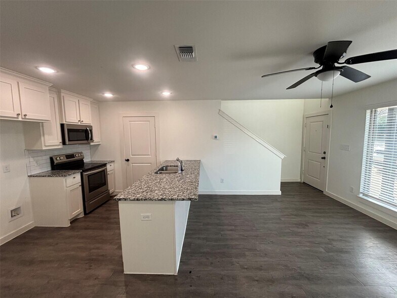 2428 S Fannin Ave, Denison, TX à vendre - Photo du bâtiment - Image 3 de 24