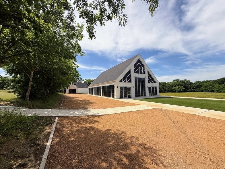 Wedding Venue+Land+Custom Home (Celina) portfolio of 2 properties for sale on LoopNet.ca - Building Photo - Image 2 of 49