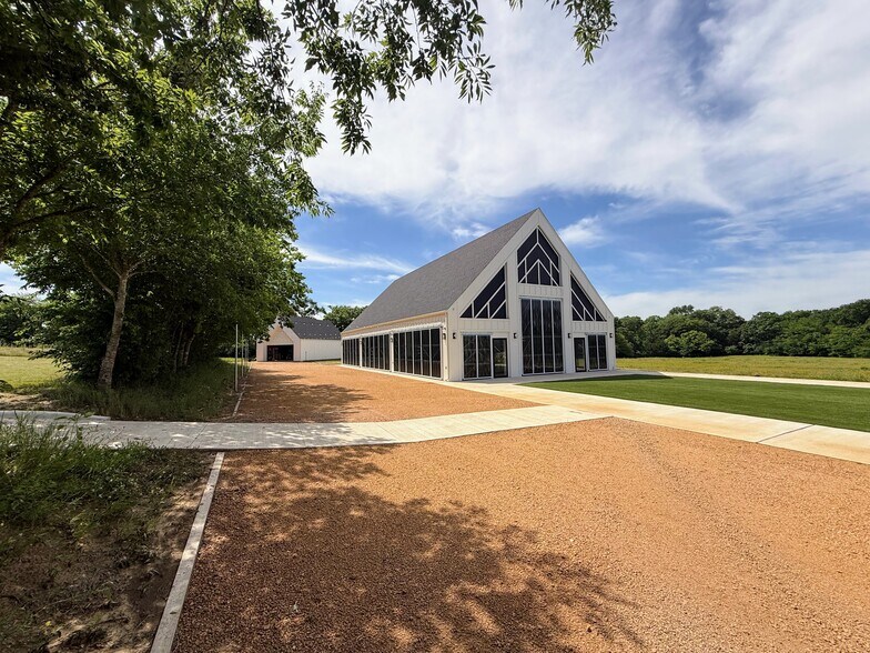 Wedding Venue+Land+Custom Home (Celina) portefeuille de 2 propriétés à vendre sur LoopNet.ca - Photo du bâtiment - Image 2 de 49