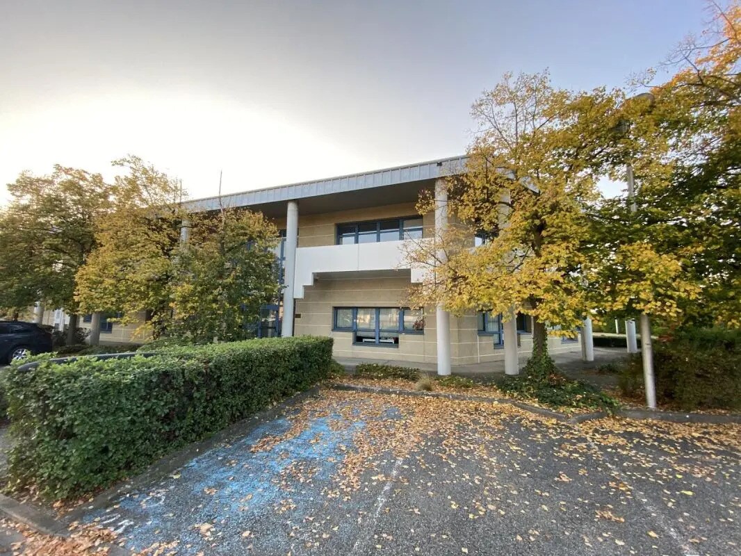 13 Allée Des Tulipiers, Bron à vendre Photo du bâtiment- Image 1 de 16