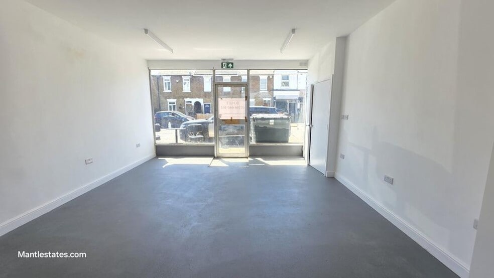 129 East Barnet Rd, Barnet for lease - Building Photo - Image 3 of 7